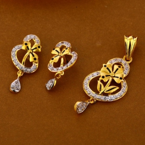 22 carat gold classical ladies pendants set R