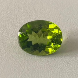 6.70ct oval green peridot