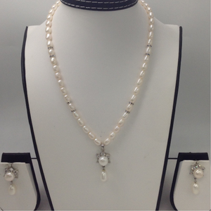 Freshwater pearls pendent set with oval pear