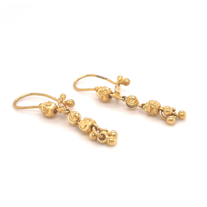 Elegant hanging earrings