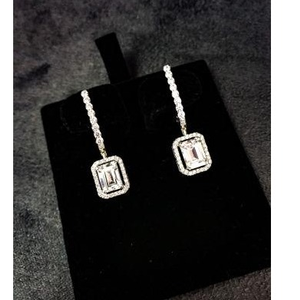 Stylish 9KT Swarovski earring