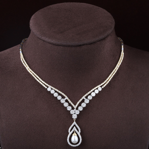18KT Gold Stylish Diamond Necklace
