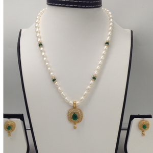 White;green cz pendent set with oval pearls