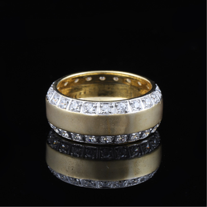 18K Gold Sparkling Diamond Ring