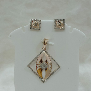 18k gold cZ diamond square pendant set