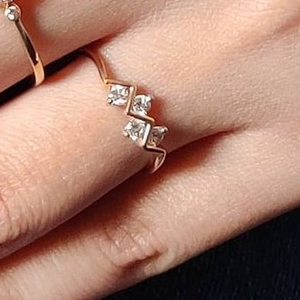 22 CT GOLD ZIG ZAG RING WITH DIAMOND