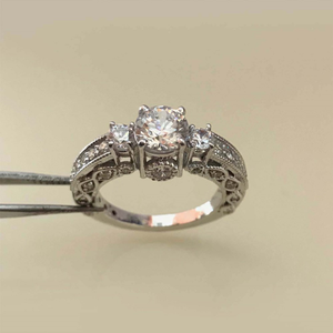 14 kt  white gold engagement cubic zirconia g