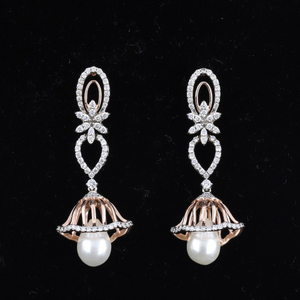 18kt designer diamond earrings