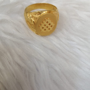 916 gold fancy gents ring