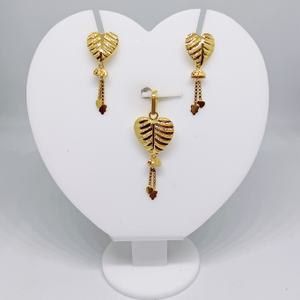 18k gold leaf pattern heart shape pendant set