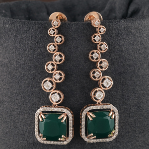 18Kt Gold Designer Diamond Earring