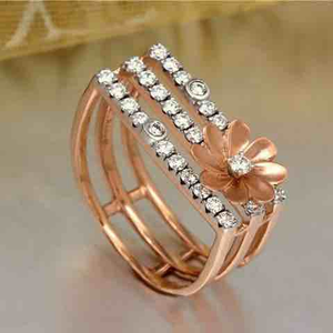 18kt designer flower shape diamond ring