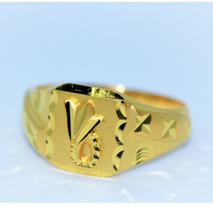 Gold fancy gents ring