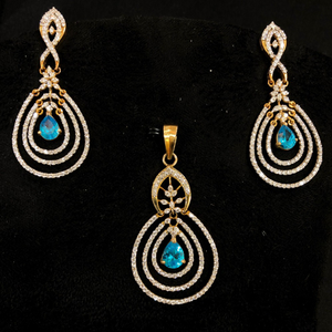 Attractive blue stone diamond pendant set