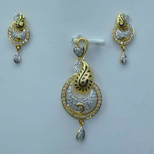 Exclusive pendant set