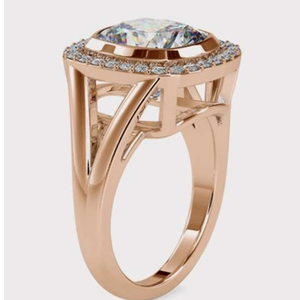 Beautiful engagement ring in diamonds studded