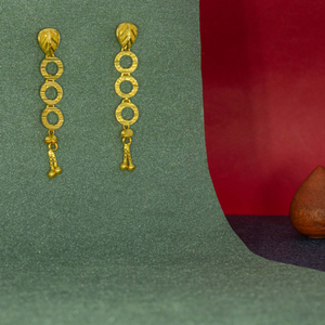 Dazzling 22kt gold earrings