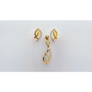 22KT Yellow Gold Attractive Pendant Set