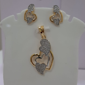 22k gold heart design with diamond pendent se