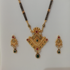 916 gold fancy green stone and antique jadtar