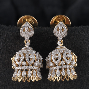18kt gold shining diamond earrings