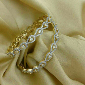 18KT Yellow Gold Antique Design Diamond Bangl