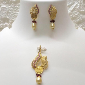 Gold light weight coin pendant set