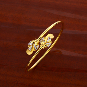 18CT CZ Women's Exclusive Hallmark  Kada Brac