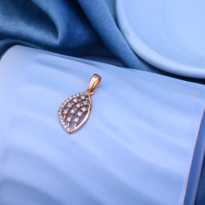 18Kt Gold Oval Shape Pendant