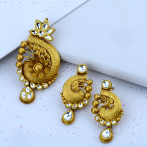 916 gold hallmark modern pendant set