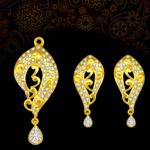 22KT Gold Ladies Indian Fancy Pendant Set
