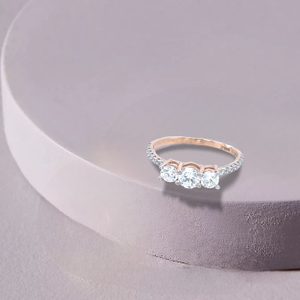 Contemporary casual gold finger ring