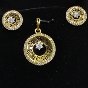 75/18 carat rose pendant set