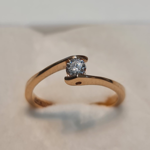 18 kt hallmark rose gold ring
