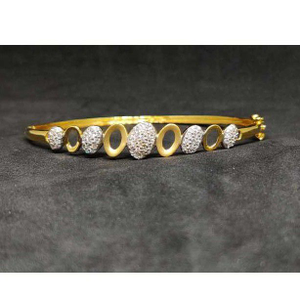 18K Exclusive Ladies Gold Kada