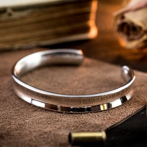 18 Kt Hallmark Stamped White Gold Minimalisti