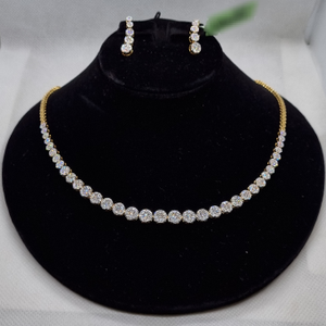 Cluster setting diamond necklace