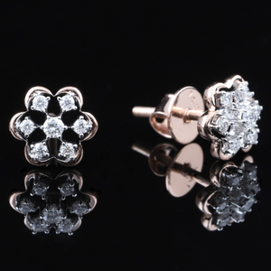 18kt designer diamond stud earrings