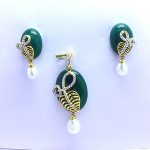 HEART DESIGNED FANCY GOLD PENDANT SET