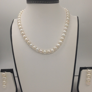 Freshwater white button pearls 1 lines neck
