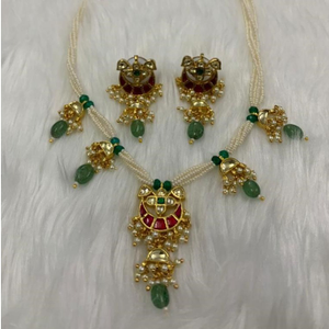 Pearls necklace set