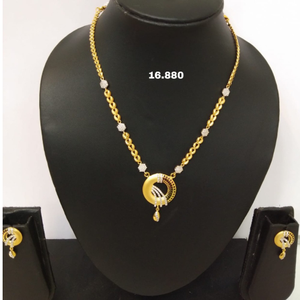 18 carat gold chain set.