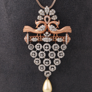 18kt designer diamond pendant 