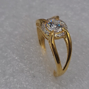 18Kt Gold Single Stone Ring