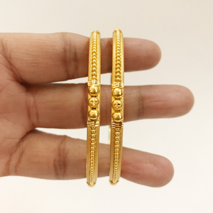 18 kt yellow gold handmade slip-on bracelet b