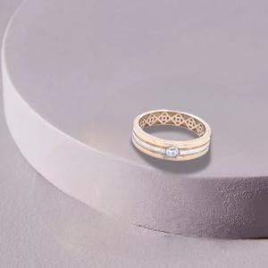 Glittering 18 karat gold