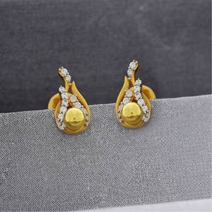 The floret gold earring stud for women