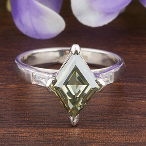 Green Kite Moissanite Diamond Ring for Women'