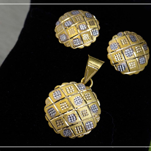 22K Yellow Gold Round Hallmarked Pendant Set