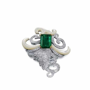 18K Emerald Brooch Octagon 8.3 Cts